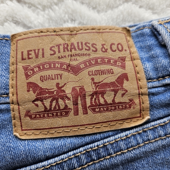 Levi's Classic Blue Jean Shorts - Picture 6 of 8